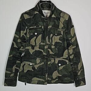ABERCROMBIE & Fitch xs army camo zip up jacket